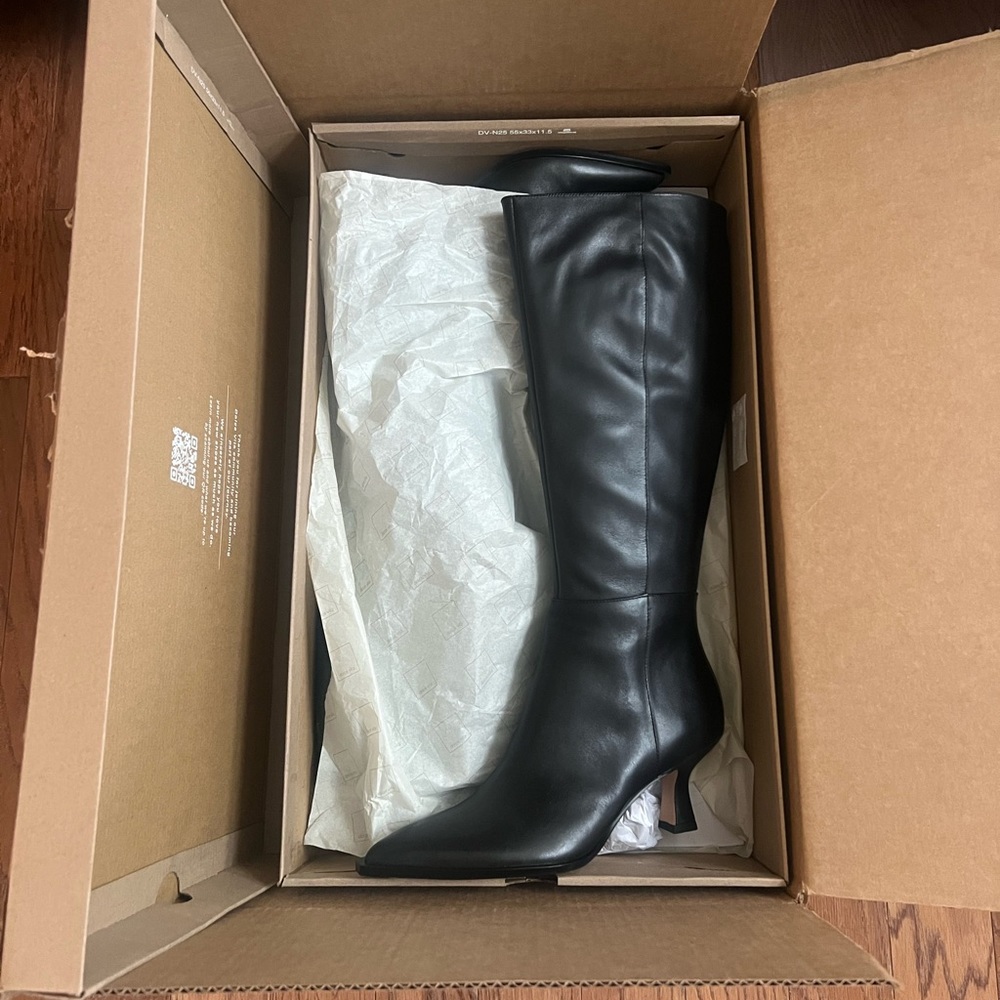 Dolce Vita Auggie Boots in Black